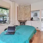 2 Bedroom Cozy Apartment In Napoli