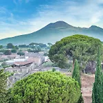 2 Bedroom Cozy Apartment In Napoli