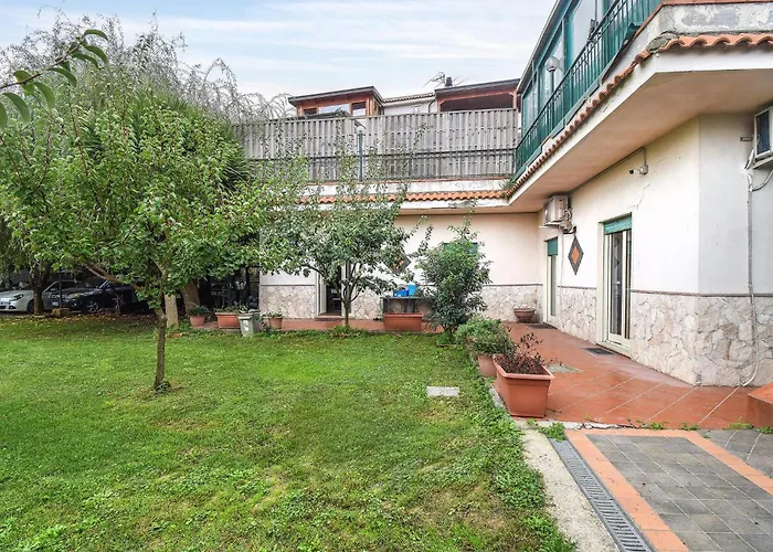 2 Bedroom Cozy Apartment In Napoli