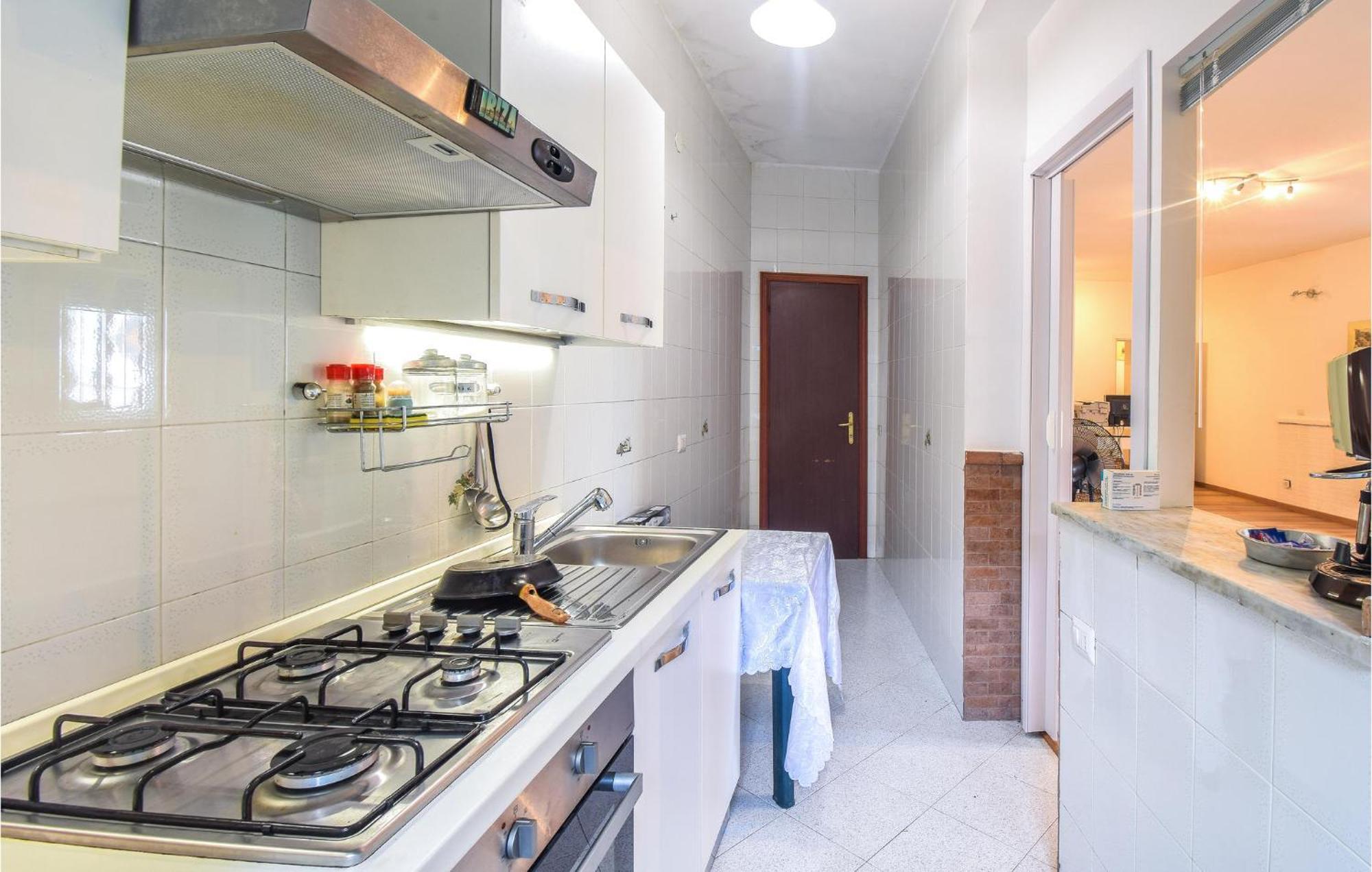 2 Bedroom Cozy In Holiday home